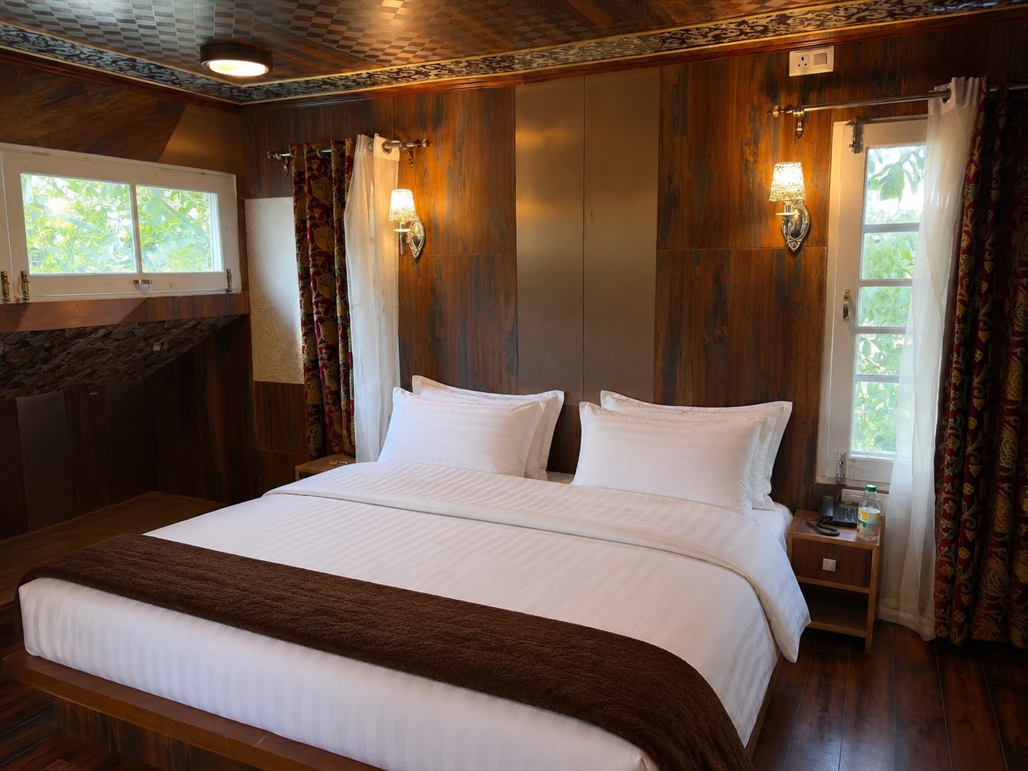 Fireplace Suite bed detail